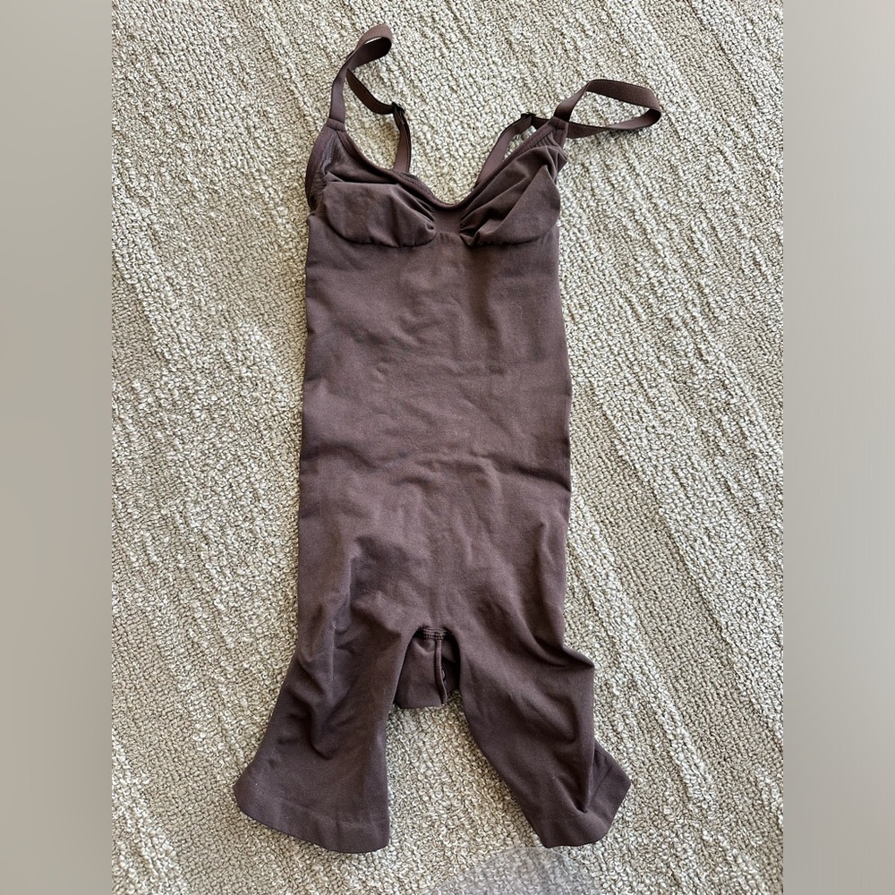 SKIMS seamless sculpt brief bodysuit in cocoa size small